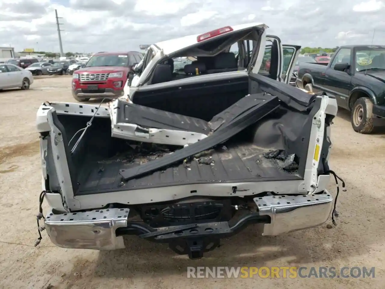 6 Photograph of a damaged car 5TFEM5F13KX142912 TOYOTA TUNDRA 2019