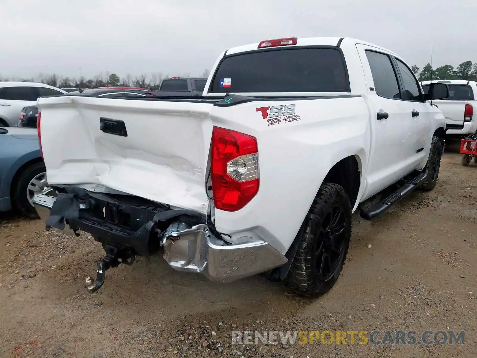 4 Фотография поврежденного автомобиля 5TFEM5F13KX143686 TOYOTA TUNDRA 2019