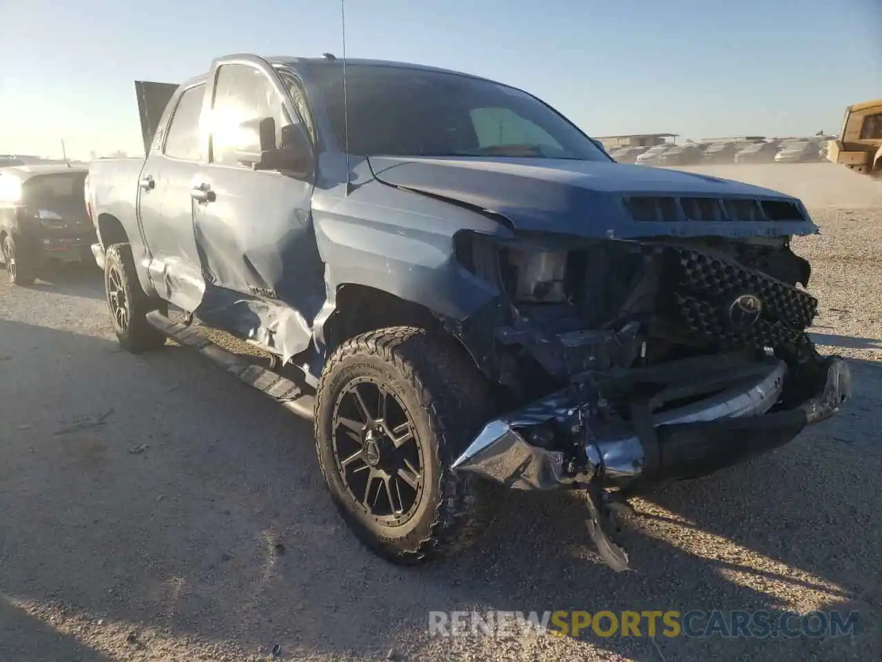 1 Photograph of a damaged car 5TFEM5F14KX139520 TOYOTA TUNDRA 2019