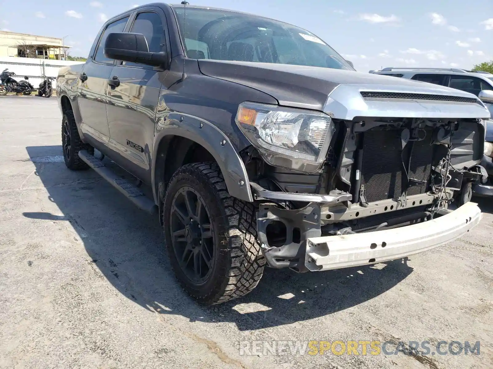 1 Photograph of a damaged car 5TFEM5F15KX137839 TOYOTA TUNDRA 2019