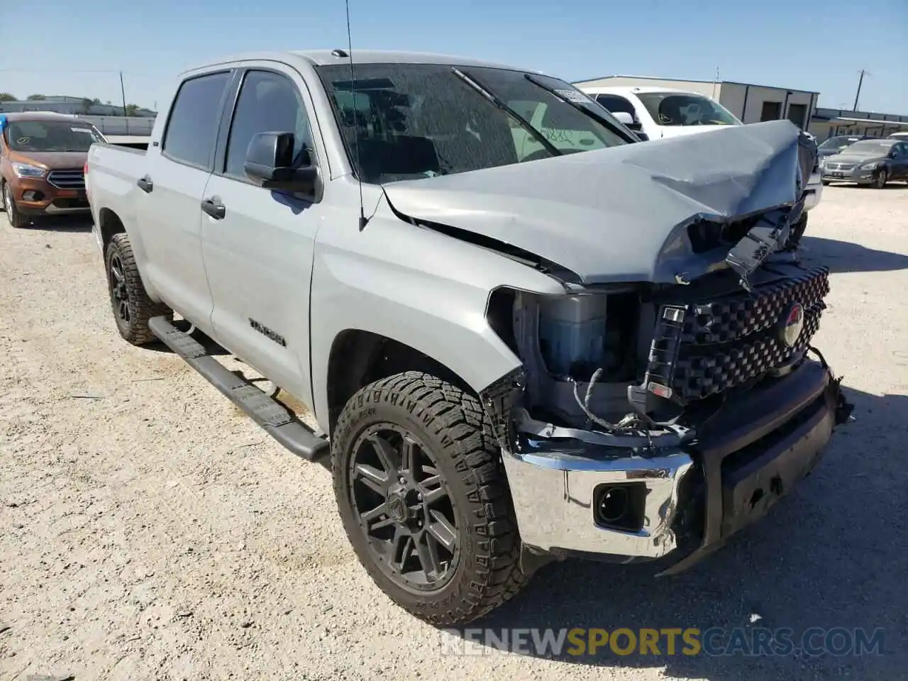 1 Photograph of a damaged car 5TFEM5F15KX139316 TOYOTA TUNDRA 2019