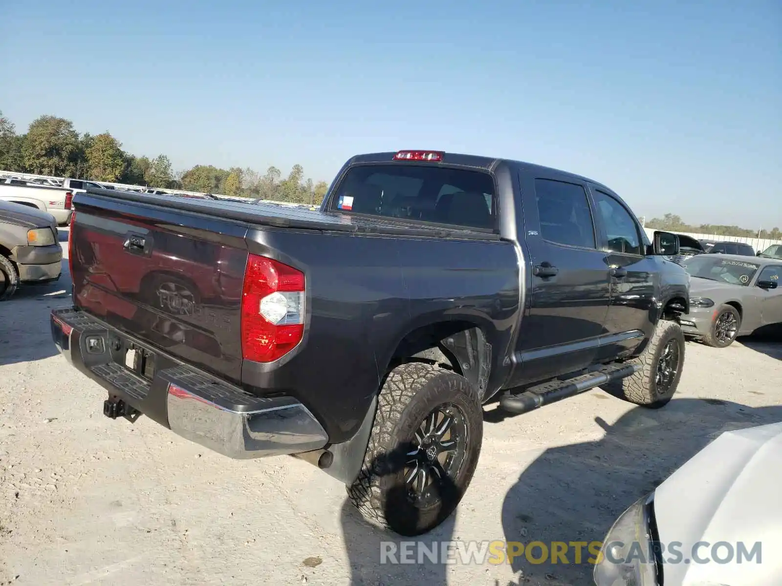 4 Фотография поврежденного автомобиля 5TFEM5F15KX144516 TOYOTA TUNDRA 2019