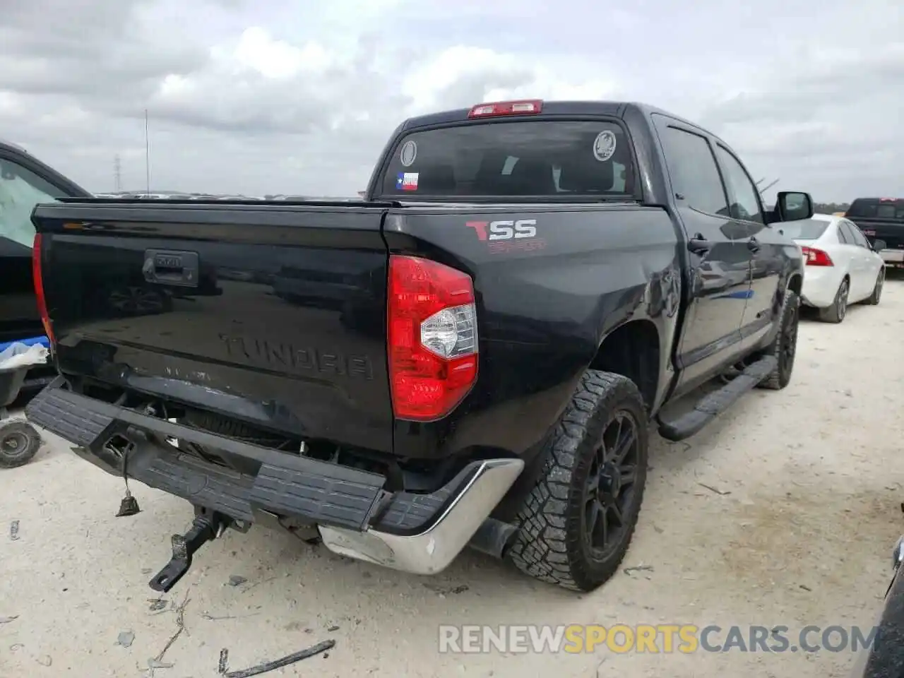 4 Photograph of a damaged car 5TFEM5F16KX139633 TOYOTA TUNDRA 2019