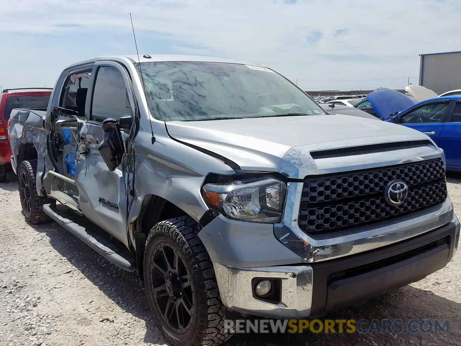 1 Photograph of a damaged car 5TFEM5F17KX136661 TOYOTA TUNDRA 2019