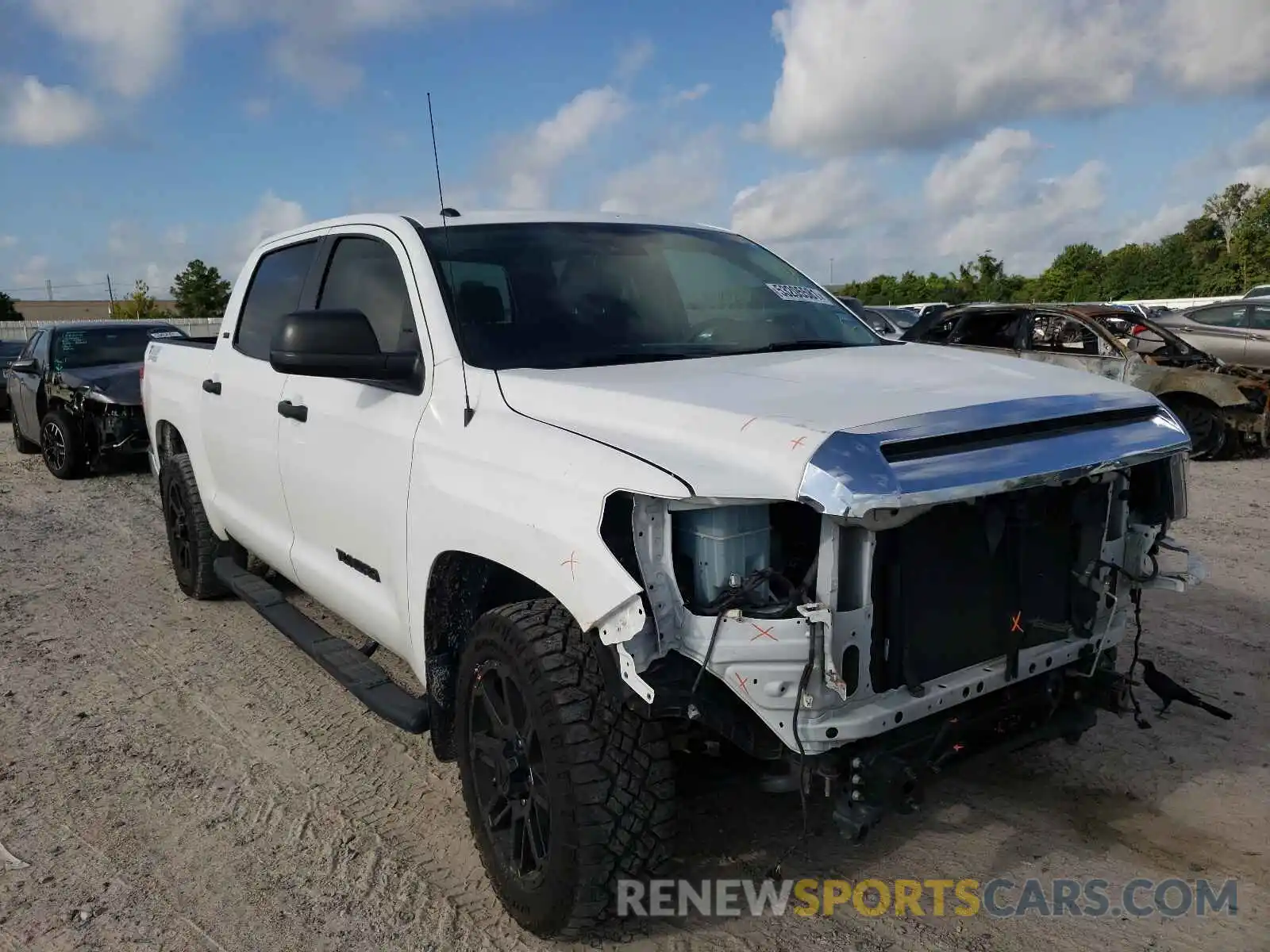 1 Photograph of a damaged car 5TFEM5F17KX142881 TOYOTA TUNDRA 2019