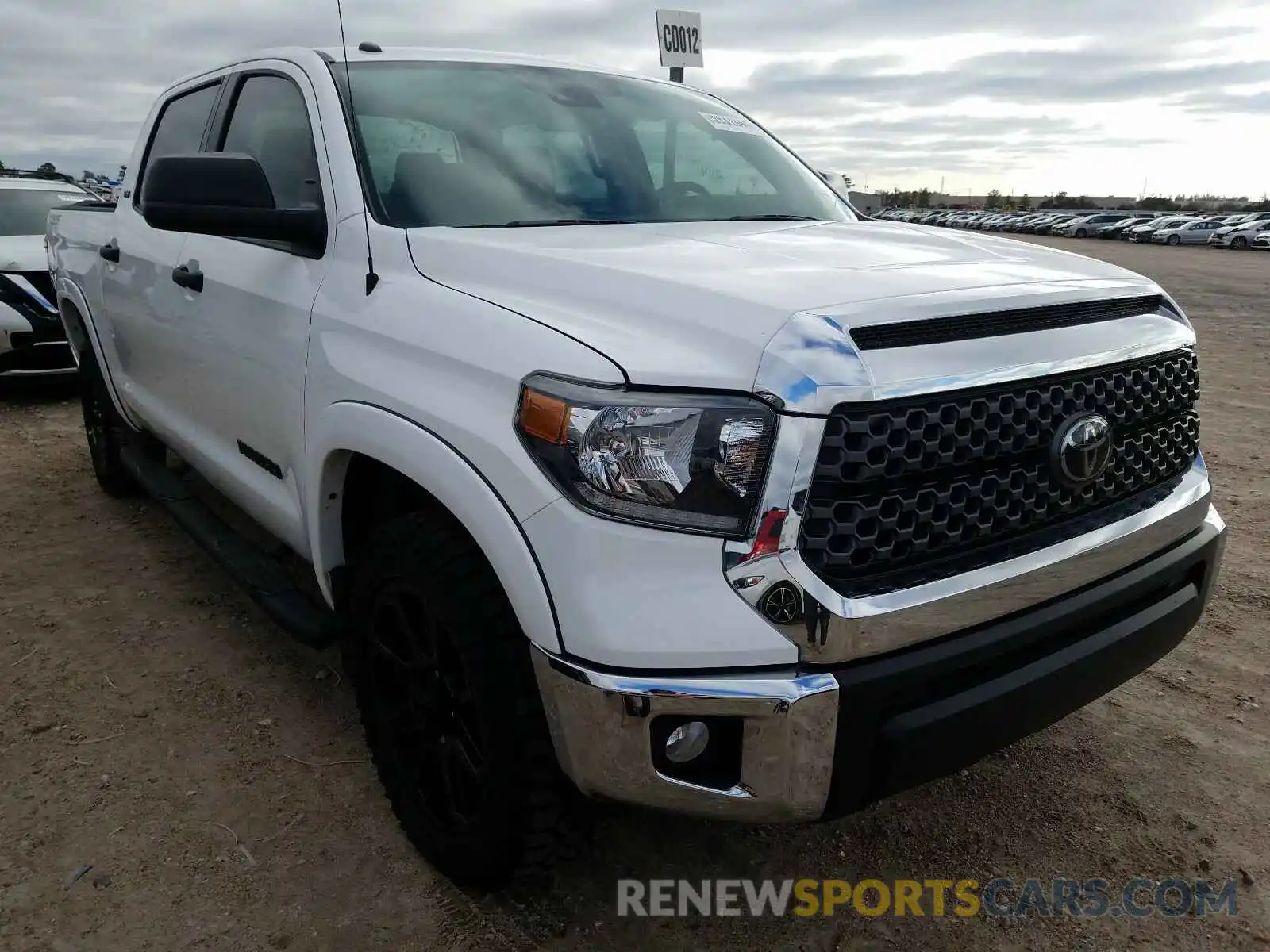 1 Photograph of a damaged car 5TFEM5F18KX135728 TOYOTA TUNDRA 2019