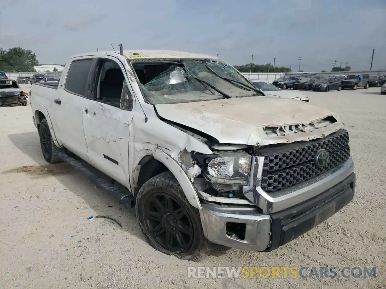 1 Photograph of a damaged car 5TFEM5F18KX135843 TOYOTA TUNDRA 2019