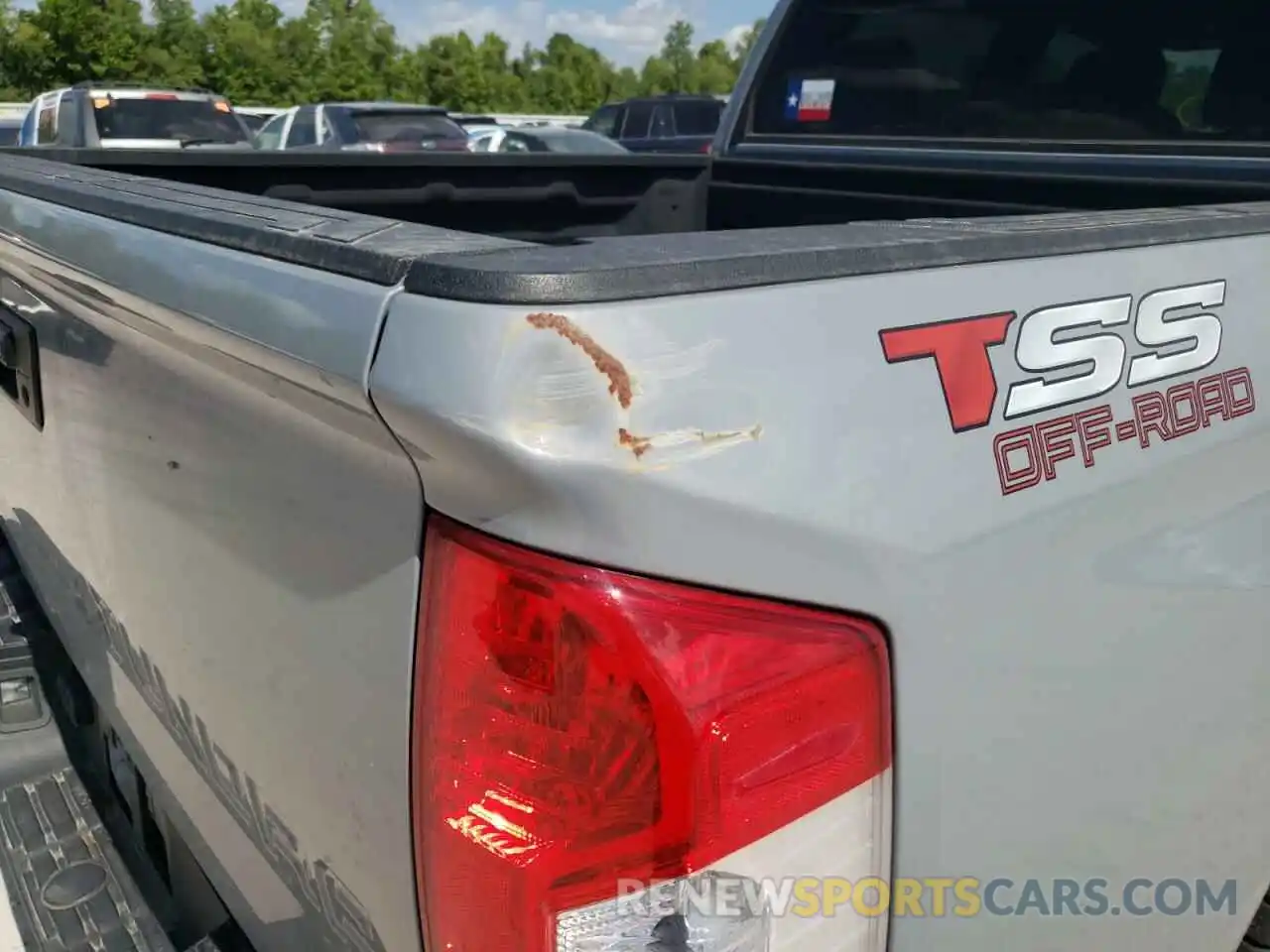 9 Photograph of a damaged car 5TFEM5F19KX142218 TOYOTA TUNDRA 2019