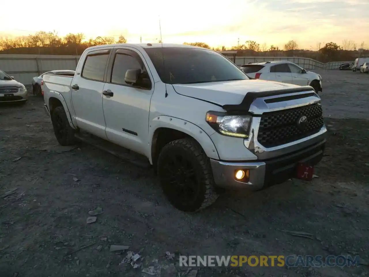 1 Photograph of a damaged car 5TFEM5F1XKX135326 TOYOTA TUNDRA 2019