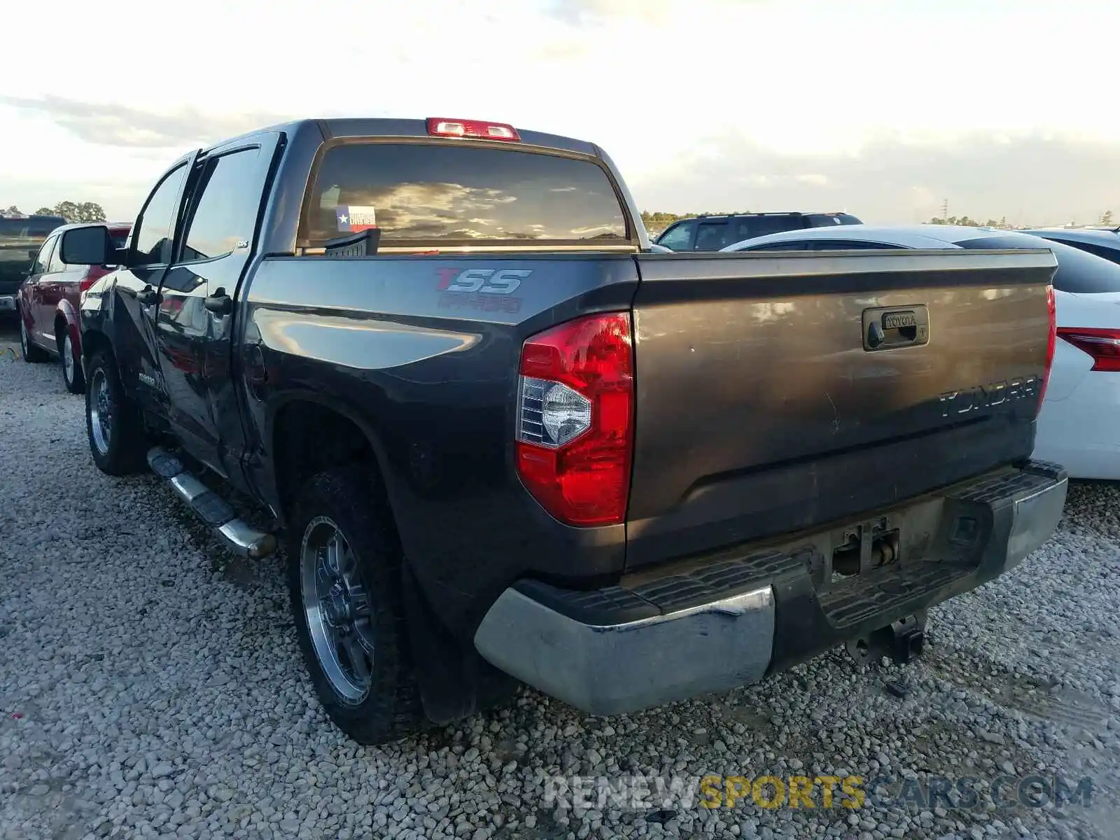 3 Photograph of a damaged car 5TFEM5F1XKX135715 TOYOTA TUNDRA 2019