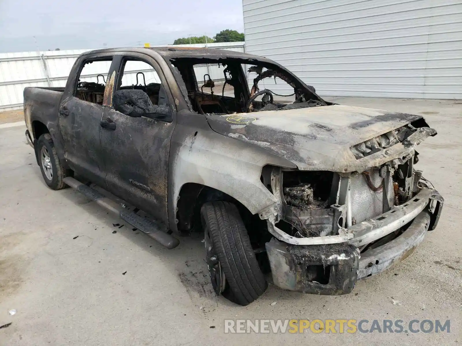 1 Photograph of a damaged car 5TFEM5F1XKX144740 TOYOTA TUNDRA 2019