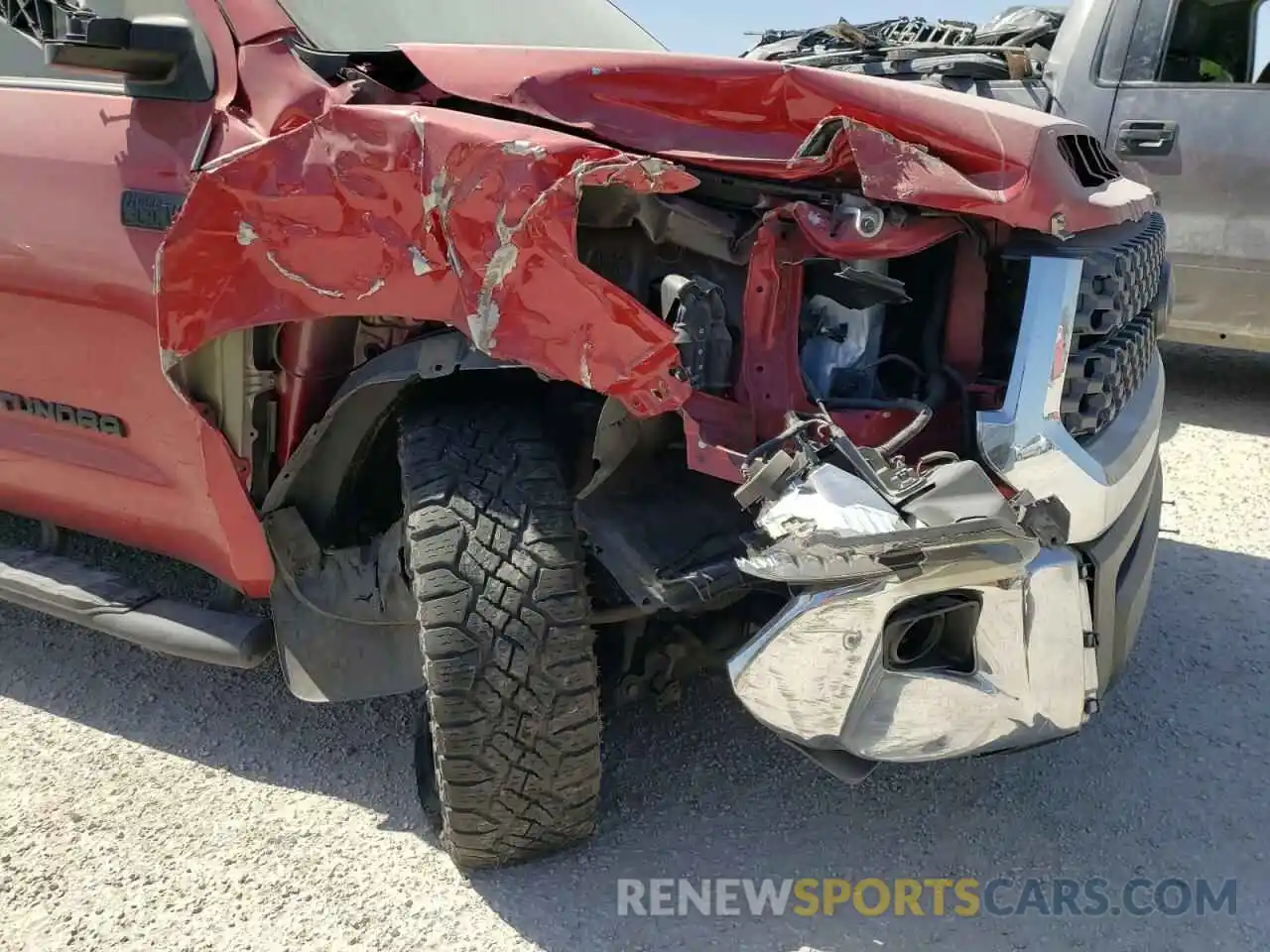 9 Photograph of a damaged car 5TFEY5F10KX246682 TOYOTA TUNDRA 2019