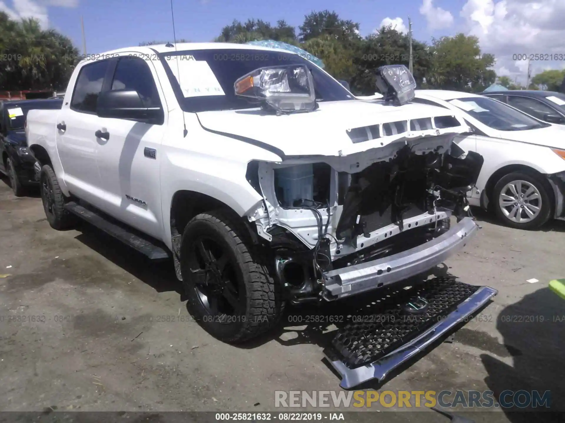 1 Photograph of a damaged car 5TFEY5F10KX253065 TOYOTA TUNDRA 2019