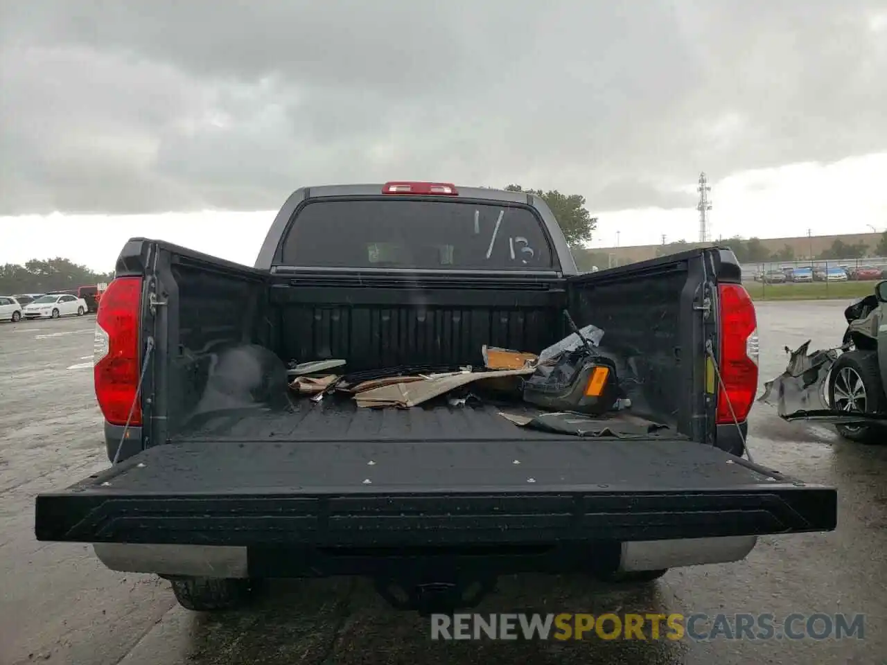 9 Photograph of a damaged car 5TFEY5F11KX253382 TOYOTA TUNDRA 2019