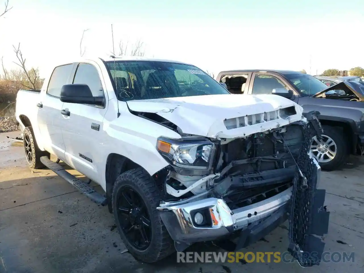 1 Photograph of a damaged car 5TFEY5F11KX253480 TOYOTA TUNDRA 2019