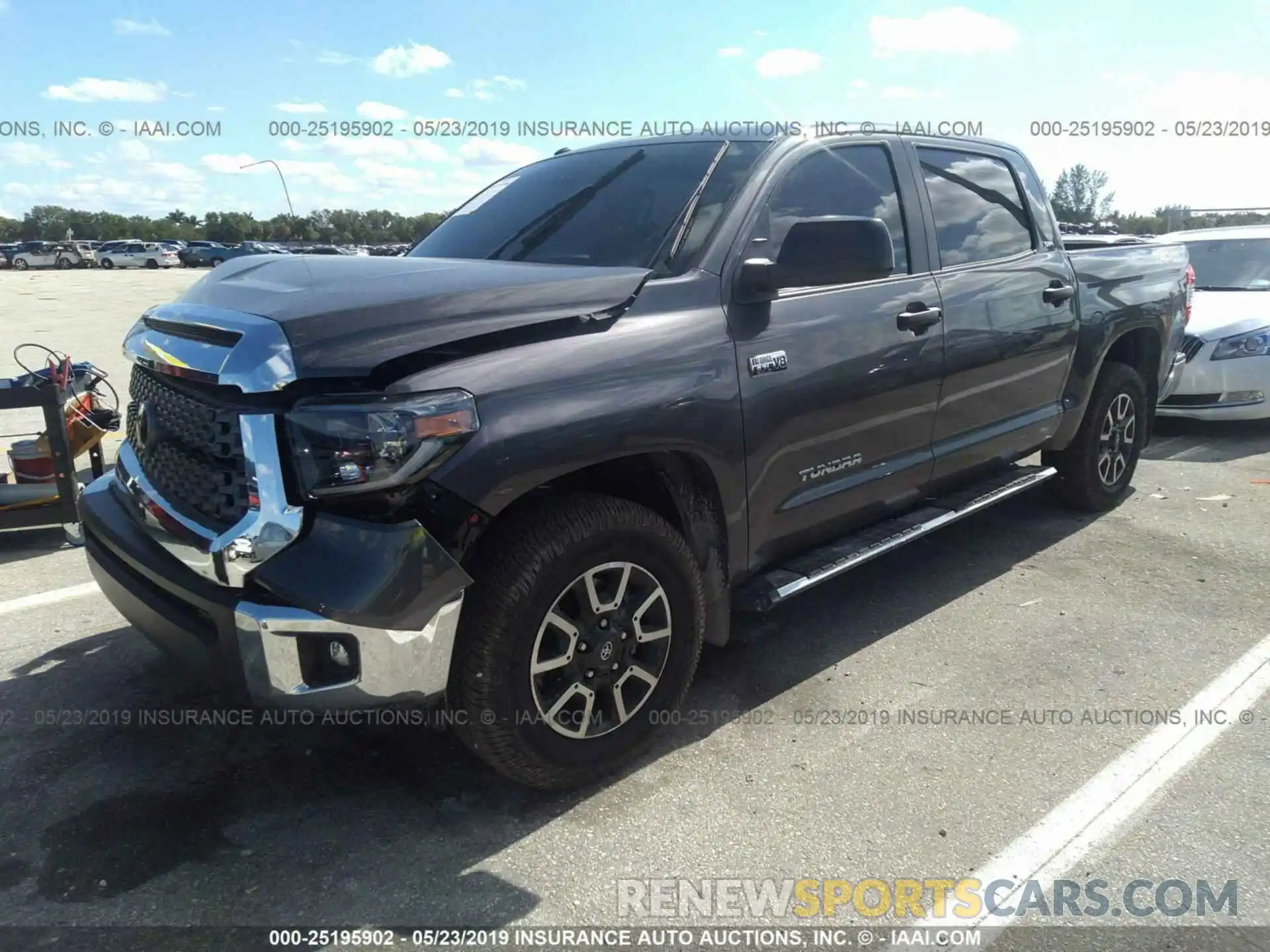 2 Фотография поврежденного автомобиля 5TFEY5F17KX244332 TOYOTA TUNDRA 2019