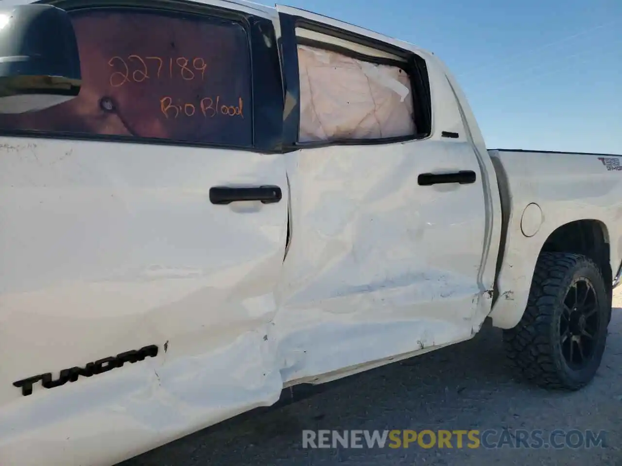 9 Photograph of a damaged car 5TFEY5F17KX246341 TOYOTA TUNDRA 2019