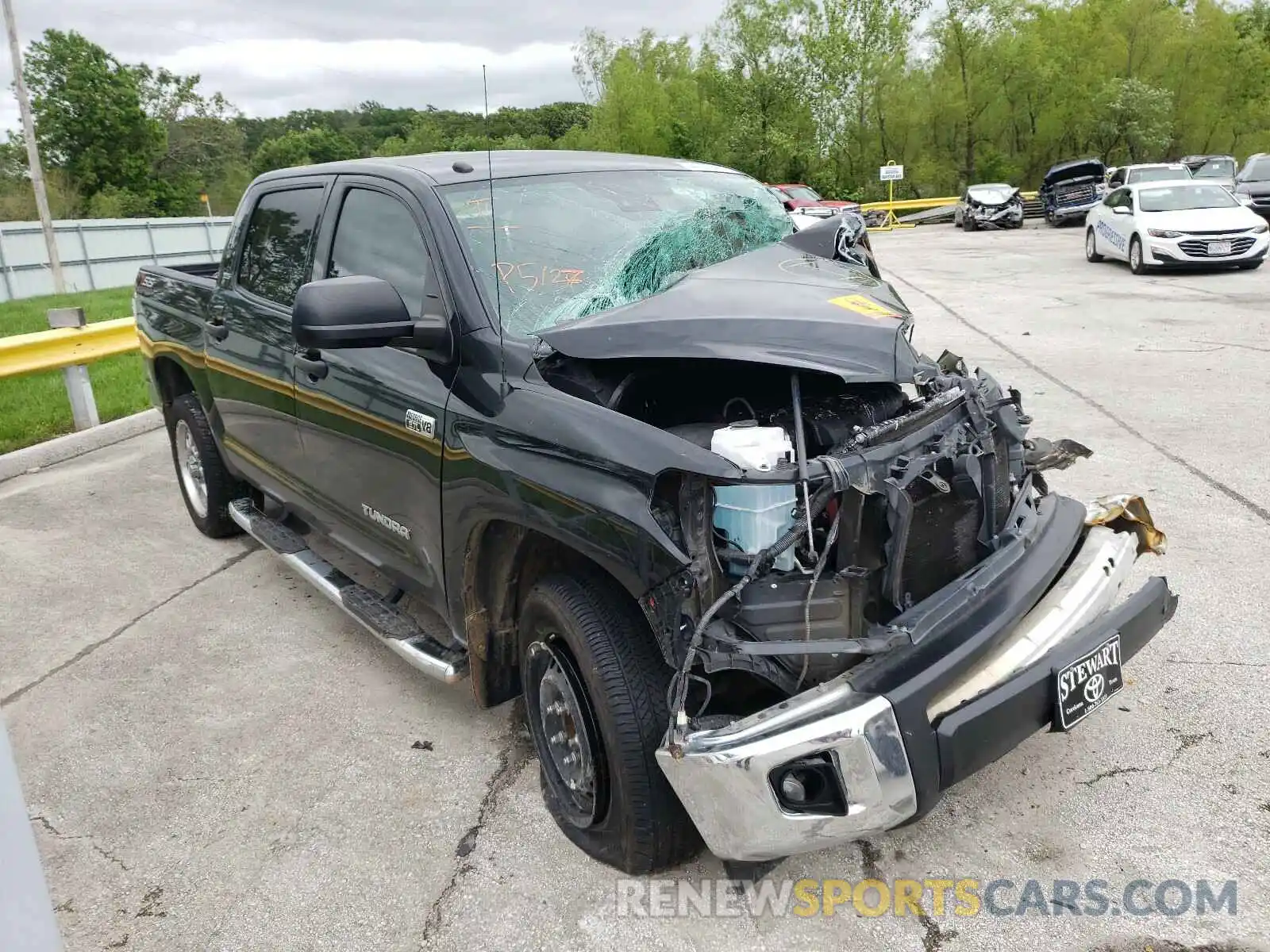 1 Photograph of a damaged car 5TFEY5F17KX250406 TOYOTA TUNDRA 2019