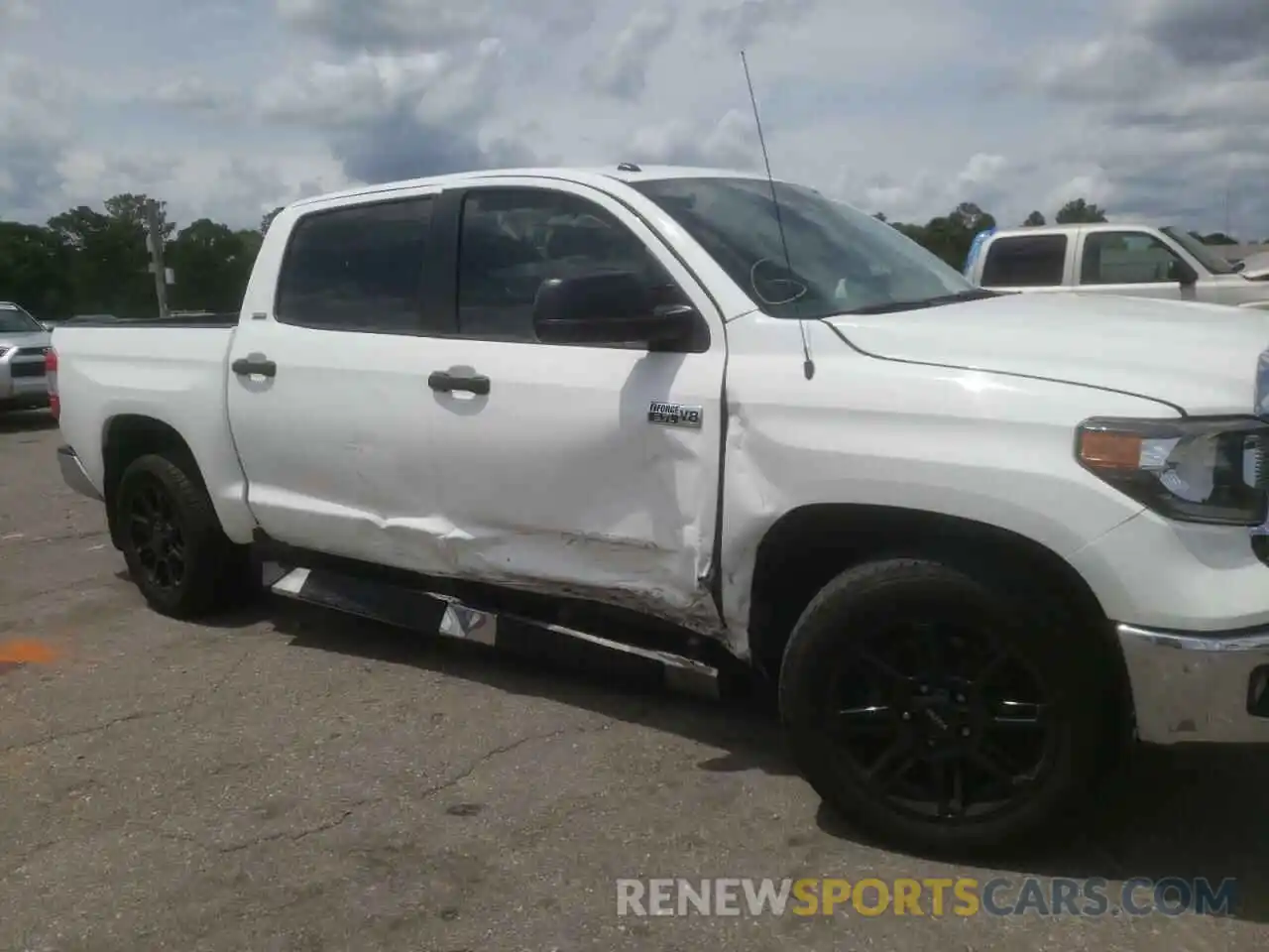 9 Photograph of a damaged car 5TFEY5F18KX248292 TOYOTA TUNDRA 2019