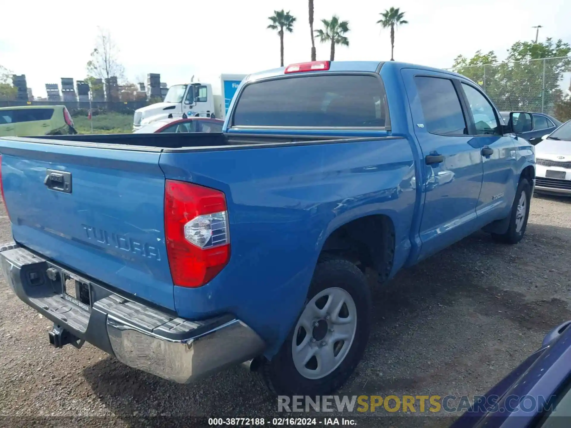 4 Photograph of a damaged car 5TFEY5F19KX250813 TOYOTA TUNDRA 2019