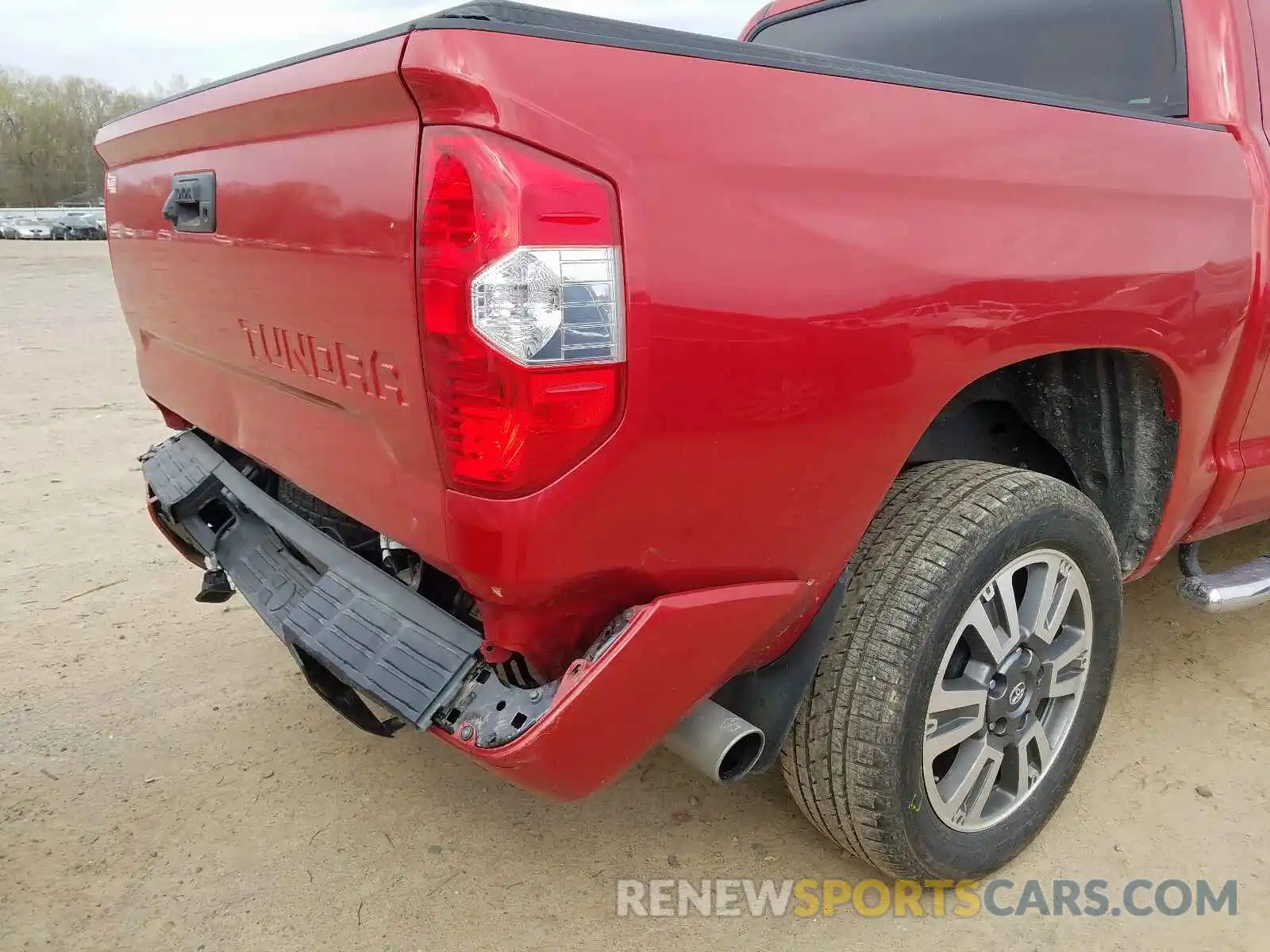 9 Photograph of a damaged car 5TFGY5F15KX254513 TOYOTA TUNDRA 2019