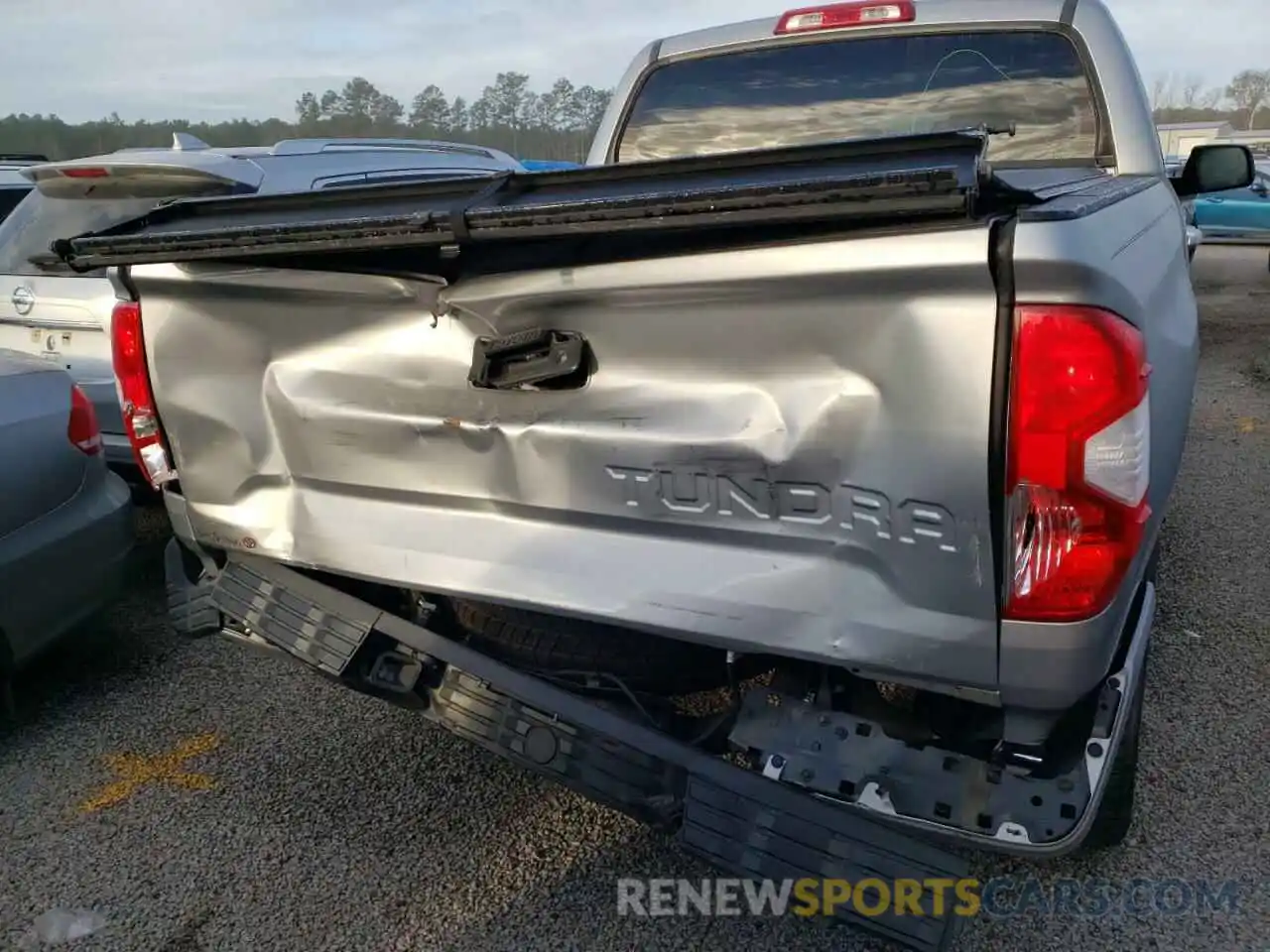 9 Photograph of a damaged car 5TFGY5F19KX244793 TOYOTA TUNDRA 2019