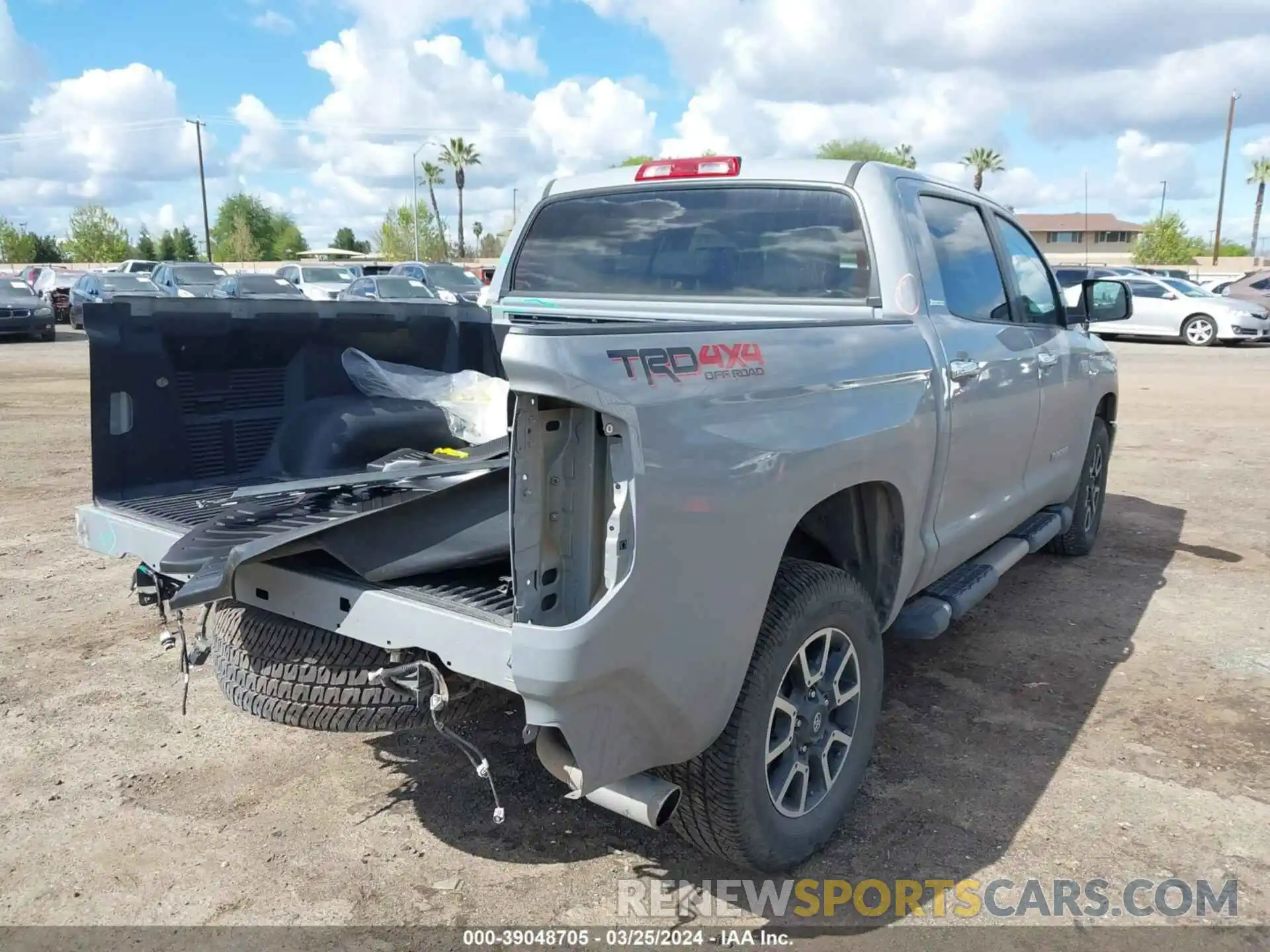 18 Photograph of a damaged car 5TFHY5F10KX826902 TOYOTA TUNDRA 2019