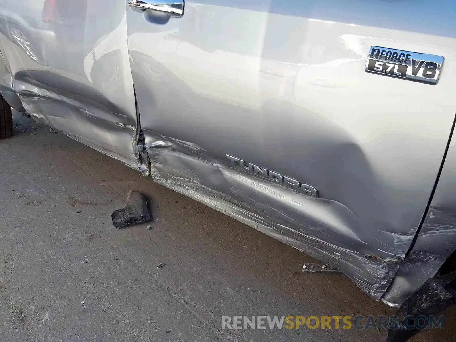 9 Photograph of a damaged car 5TFHY5F11KX833115 TOYOTA TUNDRA 2019