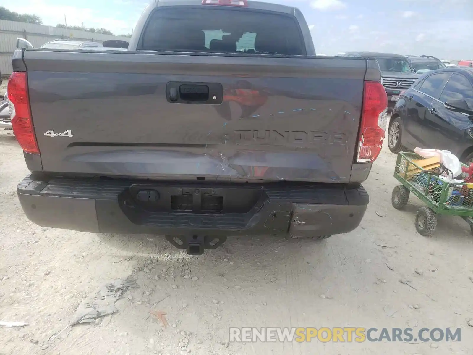 9 Photograph of a damaged car 5TFHY5F13KX785407 TOYOTA TUNDRA 2019