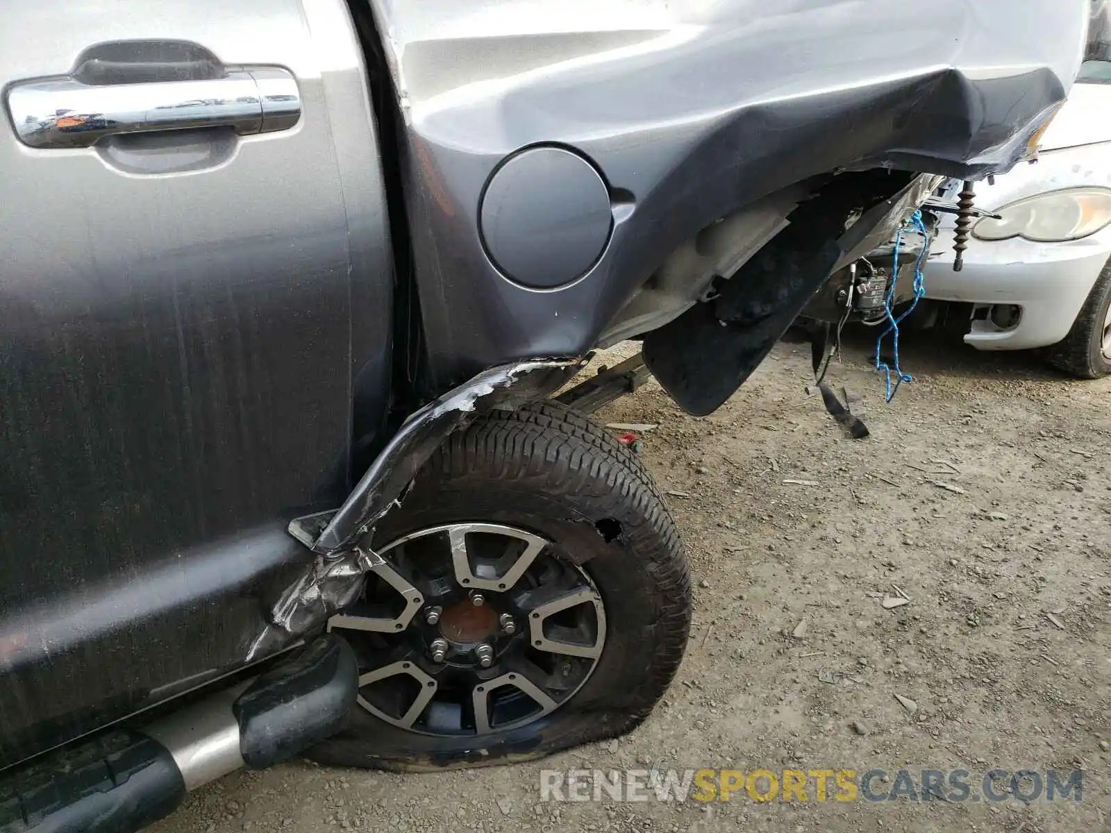 9 Photograph of a damaged car 5TFHY5F13KX816283 TOYOTA TUNDRA 2019
