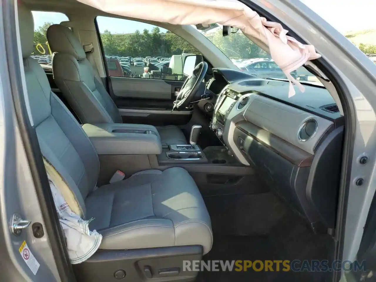 5 Photograph of a damaged car 5TFHY5F15KX792326 TOYOTA TUNDRA 2019