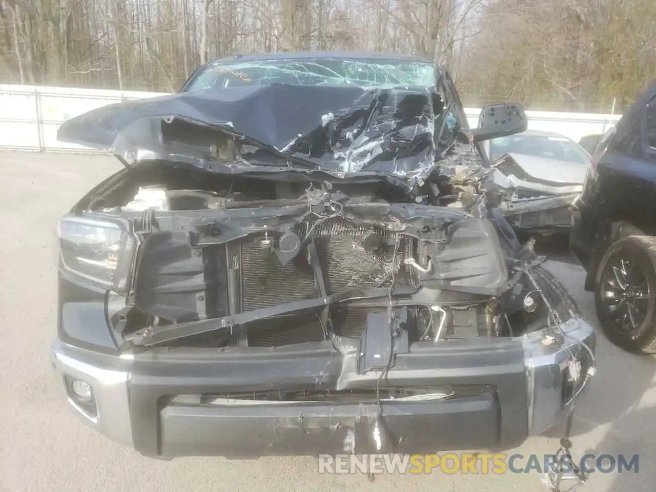 10 Photograph of a damaged car 5TFHY5F15KX858079 TOYOTA TUNDRA 2019