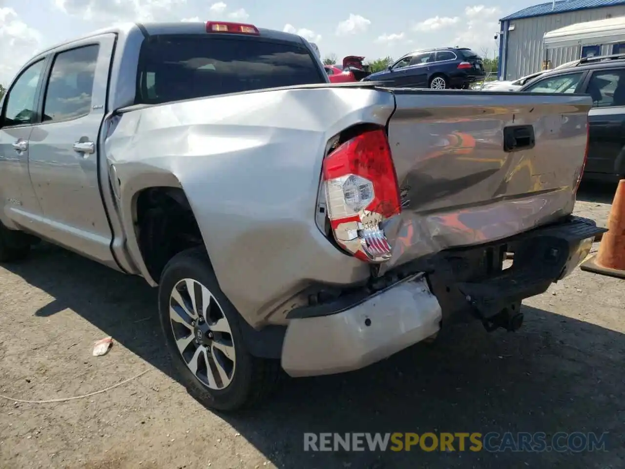 9 Photograph of a damaged car 5TFHY5F17KX805464 TOYOTA TUNDRA 2019