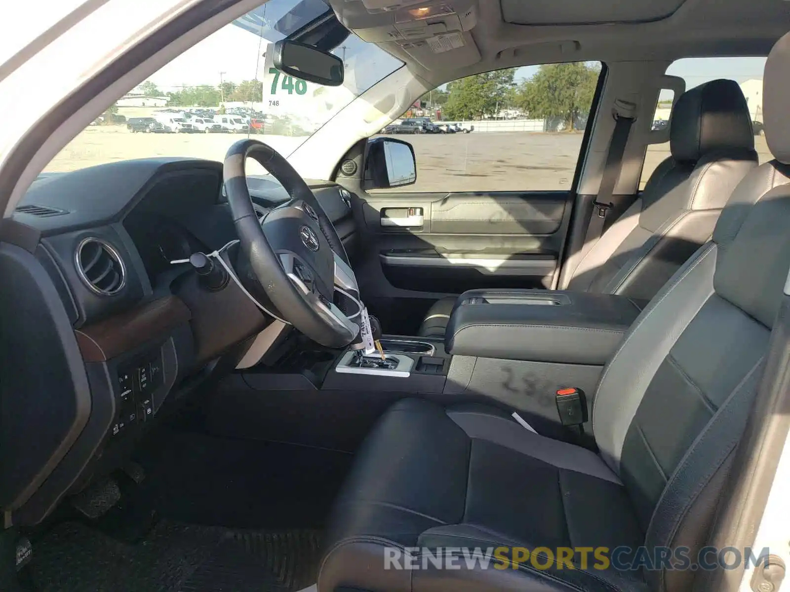 5 Photograph of a damaged car 5TFHY5F1XKX810786 TOYOTA TUNDRA 2019