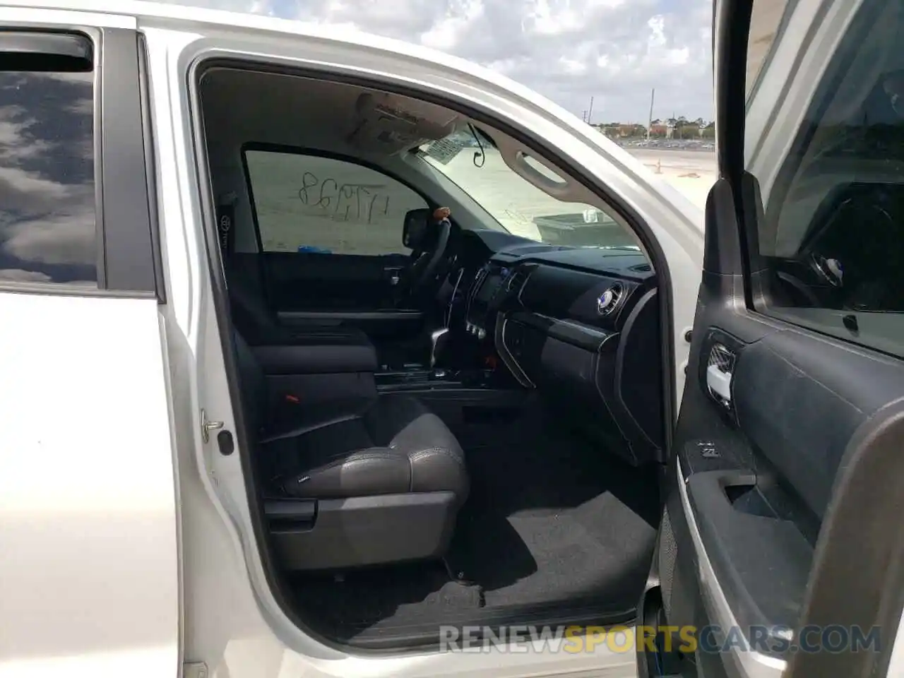 5 Photograph of a damaged car 5TFRM5F10KX143842 TOYOTA TUNDRA 2019