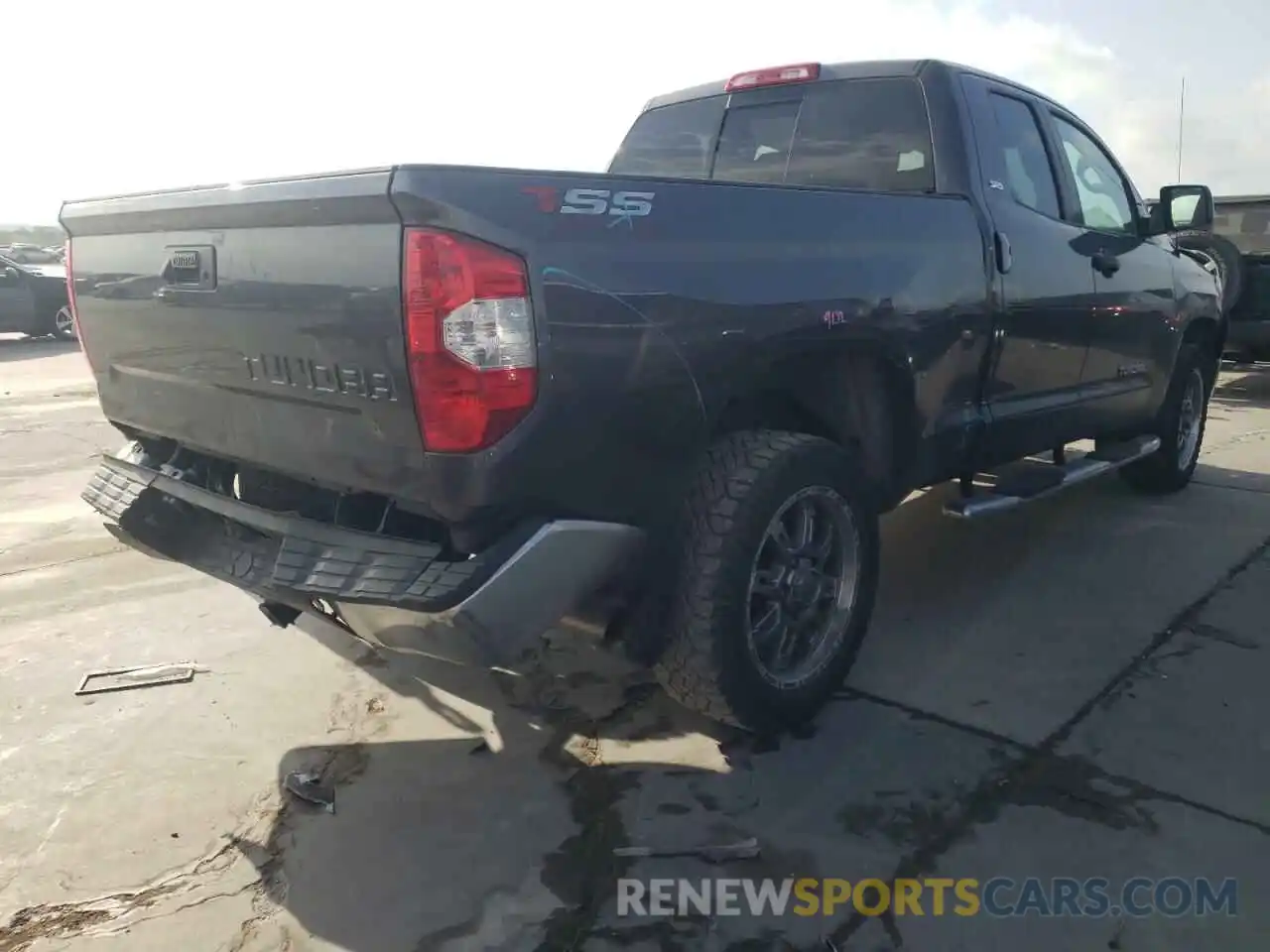 4 Photograph of a damaged car 5TFRM5F11KX137709 TOYOTA TUNDRA 2019