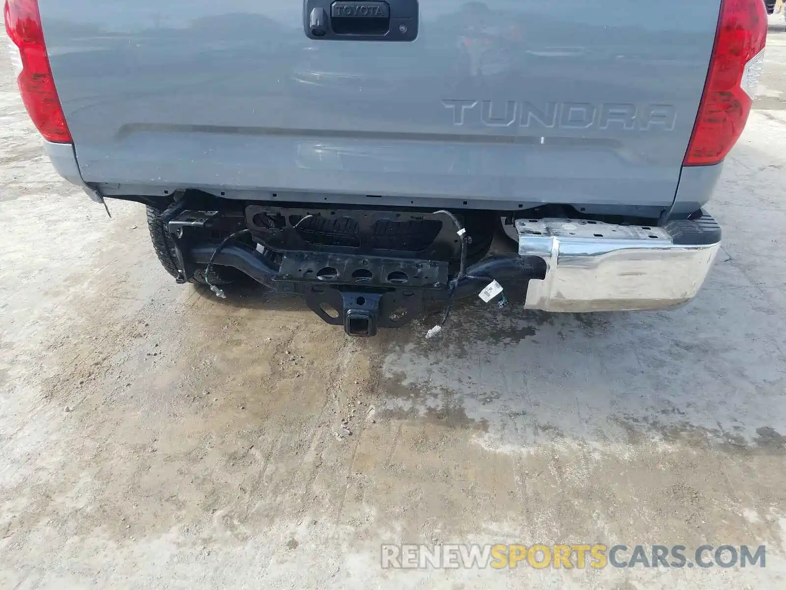 9 Photograph of a damaged car 5TFRM5F12KX141784 TOYOTA TUNDRA 2019