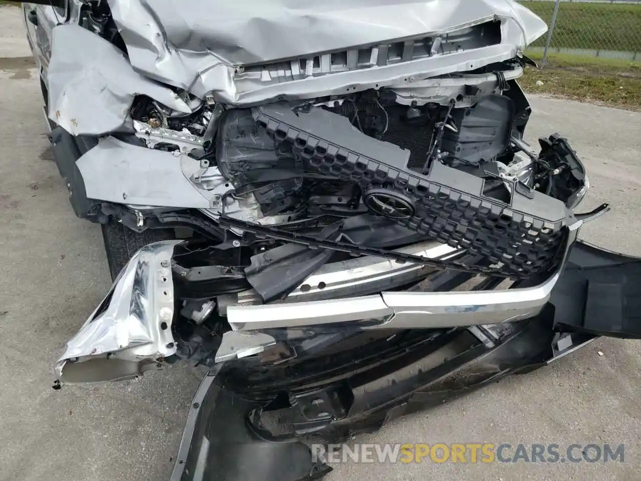 9 Photograph of a damaged car 5TFRM5F13KX139963 TOYOTA TUNDRA 2019