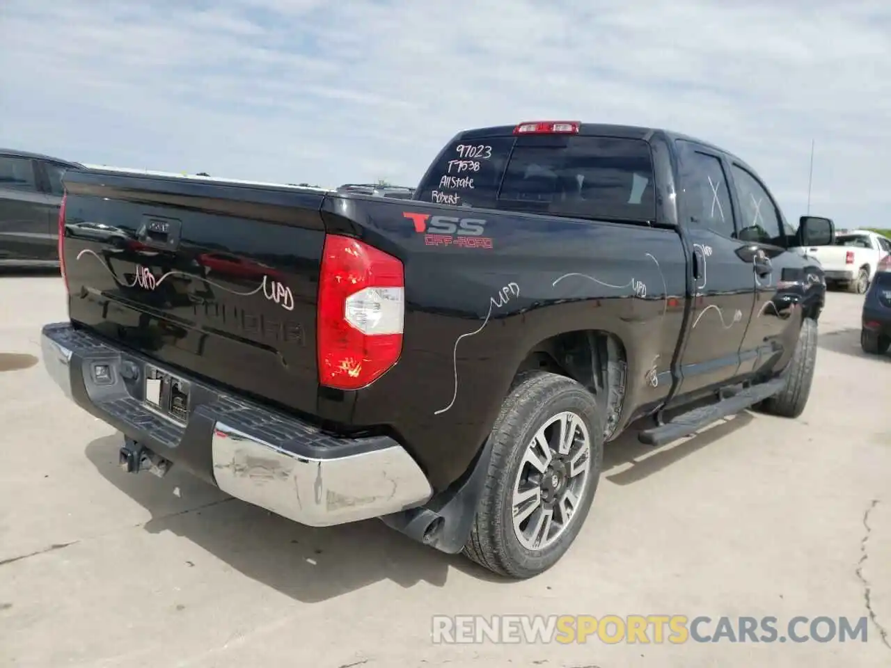 4 Фотография поврежденного автомобиля 5TFRM5F14KX135405 TOYOTA TUNDRA 2019