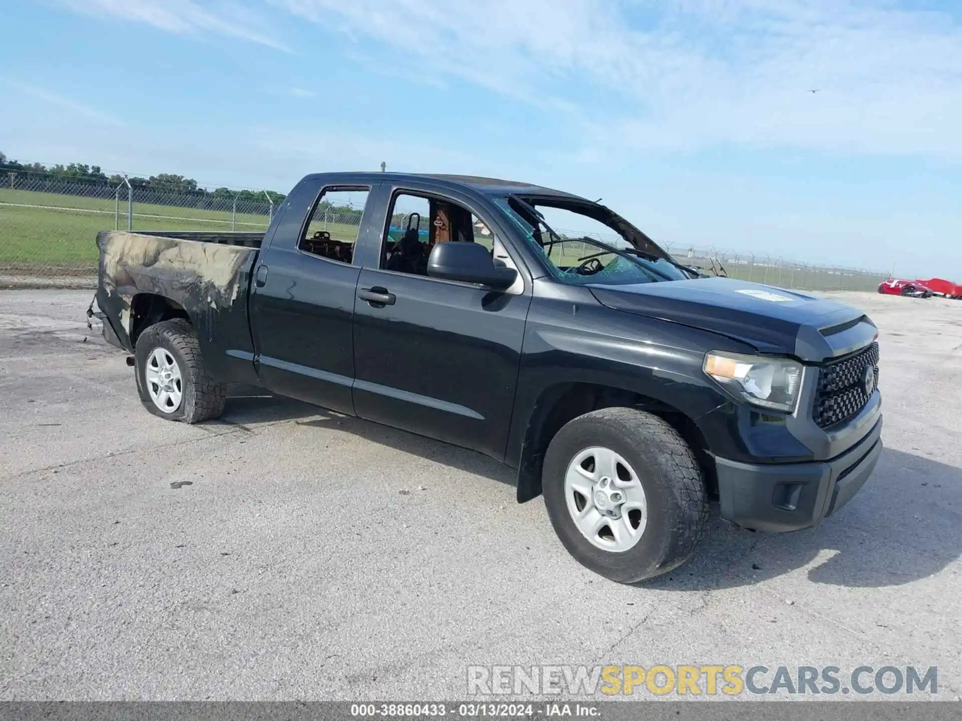 1 Photograph of a damaged car 5TFRM5F14KX136523 TOYOTA TUNDRA 2019