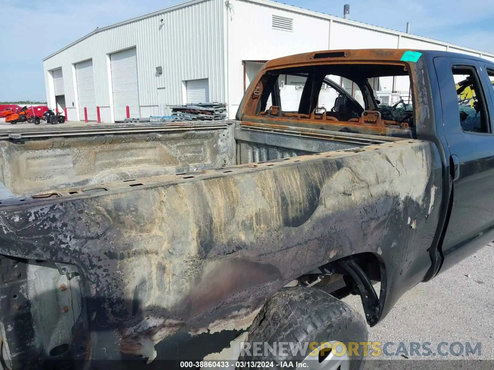 6 Photograph of a damaged car 5TFRM5F14KX136523 TOYOTA TUNDRA 2019