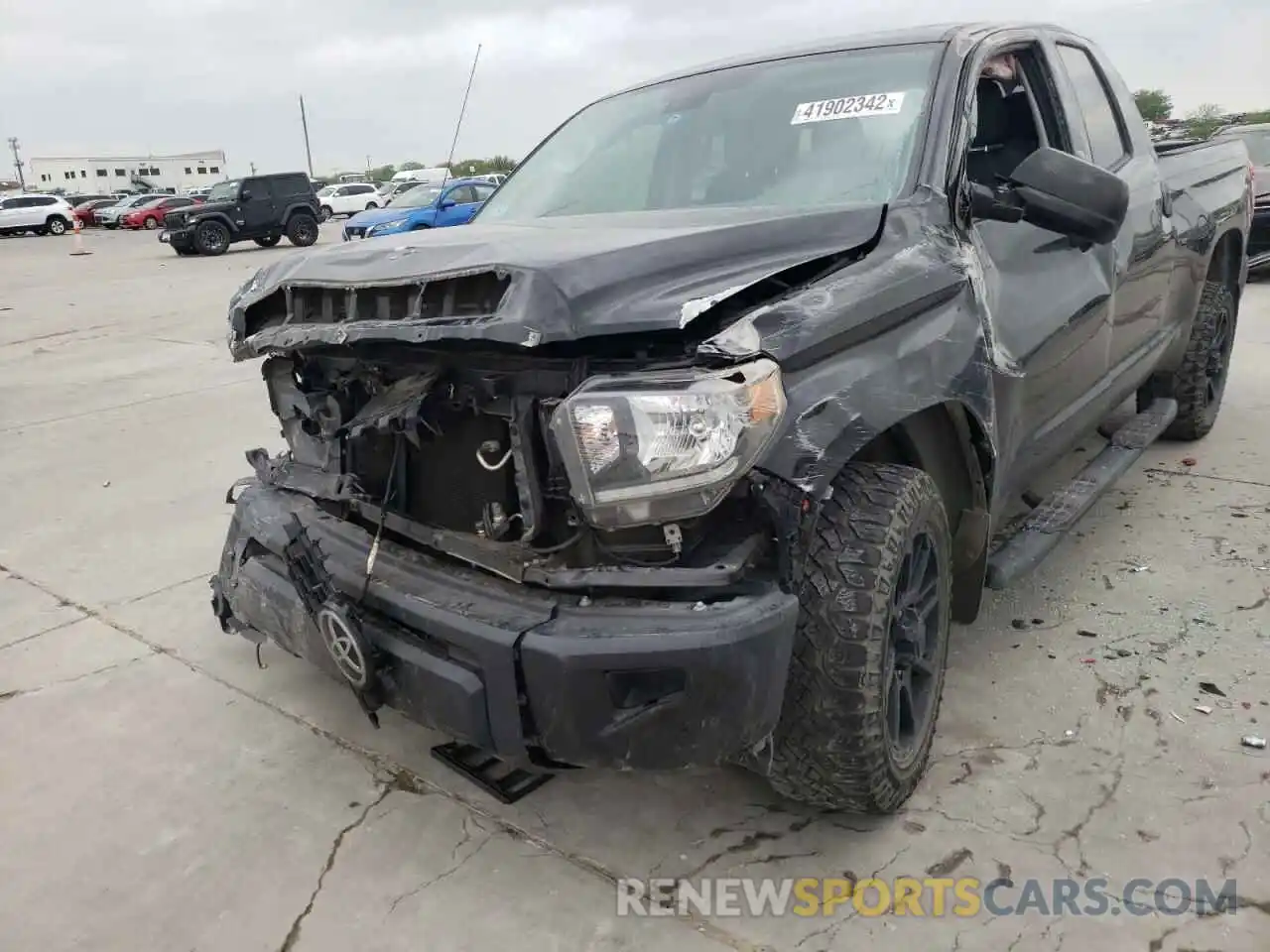 2 Фотография поврежденного автомобиля 5TFRM5F14KX138479 TOYOTA TUNDRA 2019