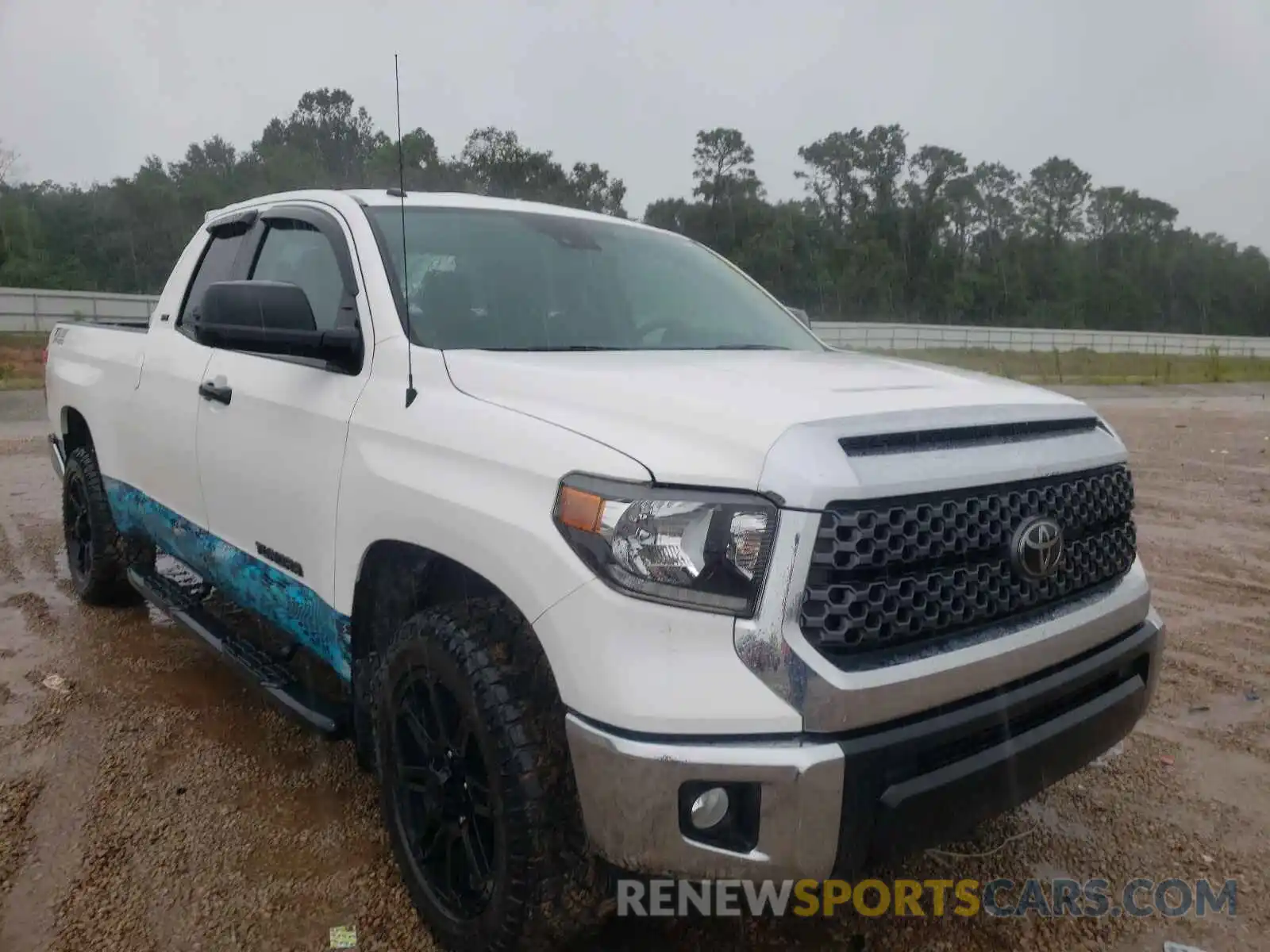 1 Photograph of a damaged car 5TFRM5F16KX136197 TOYOTA TUNDRA 2019