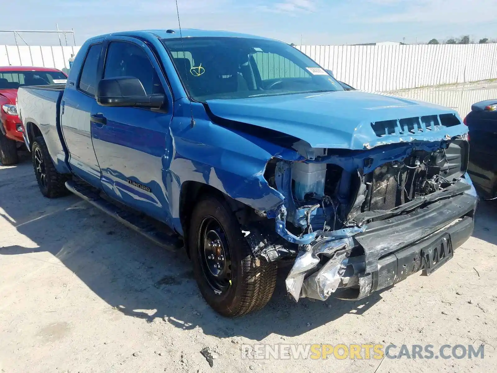 1 Photograph of a damaged car 5TFRM5F17KX139609 TOYOTA TUNDRA 2019