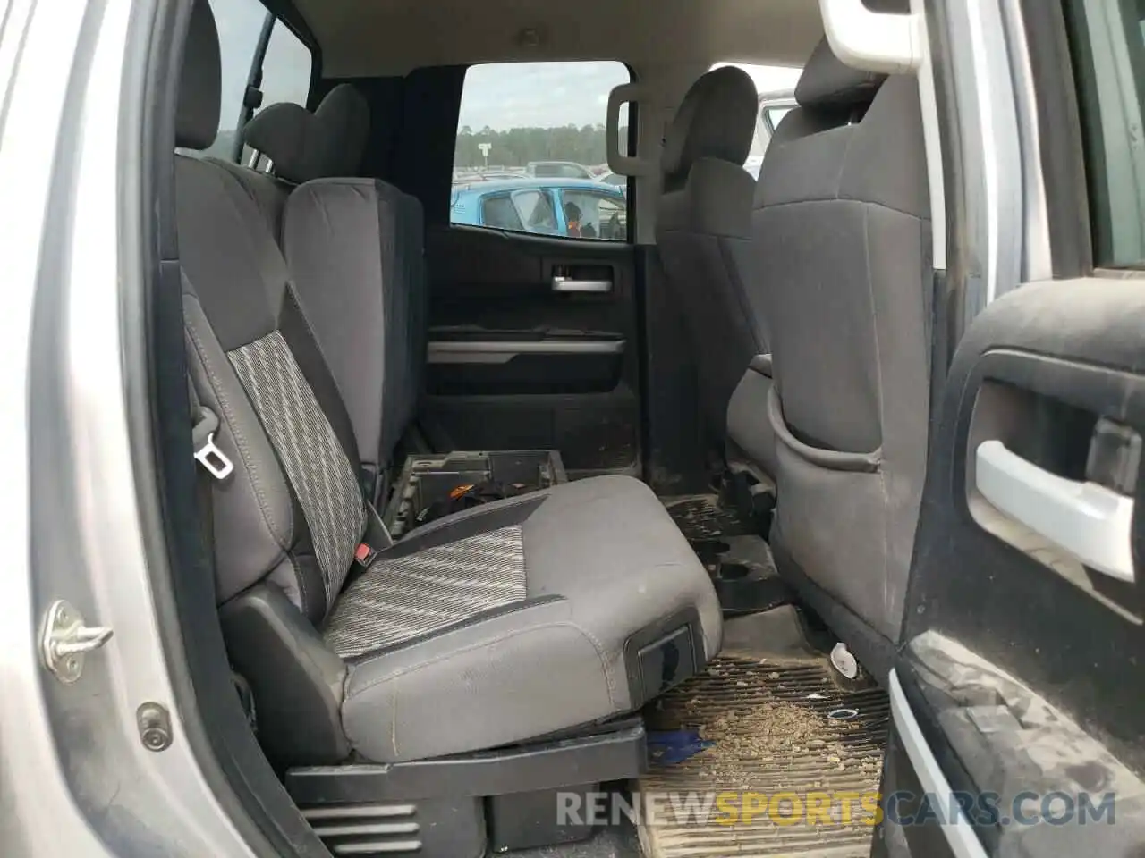 6 Photograph of a damaged car 5TFRY5F11KX244666 TOYOTA TUNDRA 2019