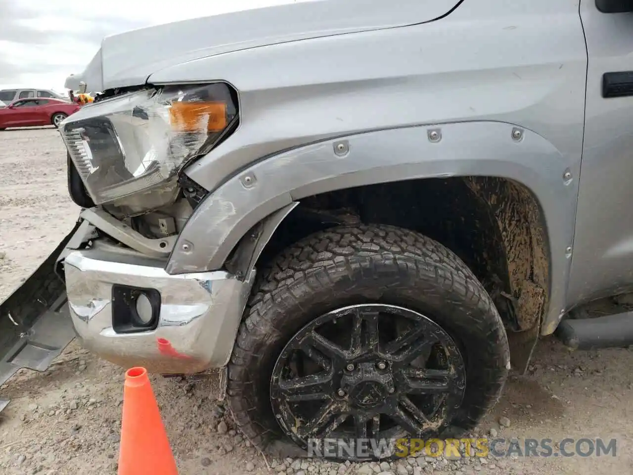 9 Photograph of a damaged car 5TFRY5F11KX244666 TOYOTA TUNDRA 2019