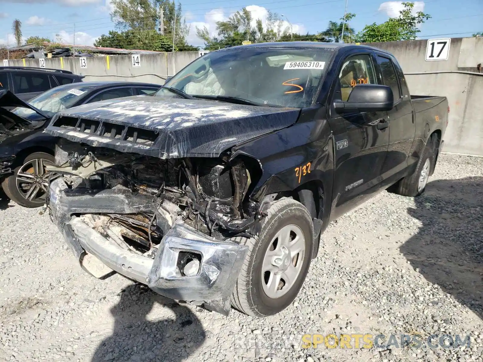2 Фотография поврежденного автомобиля 5TFRY5F12KX250430 TOYOTA TUNDRA 2019