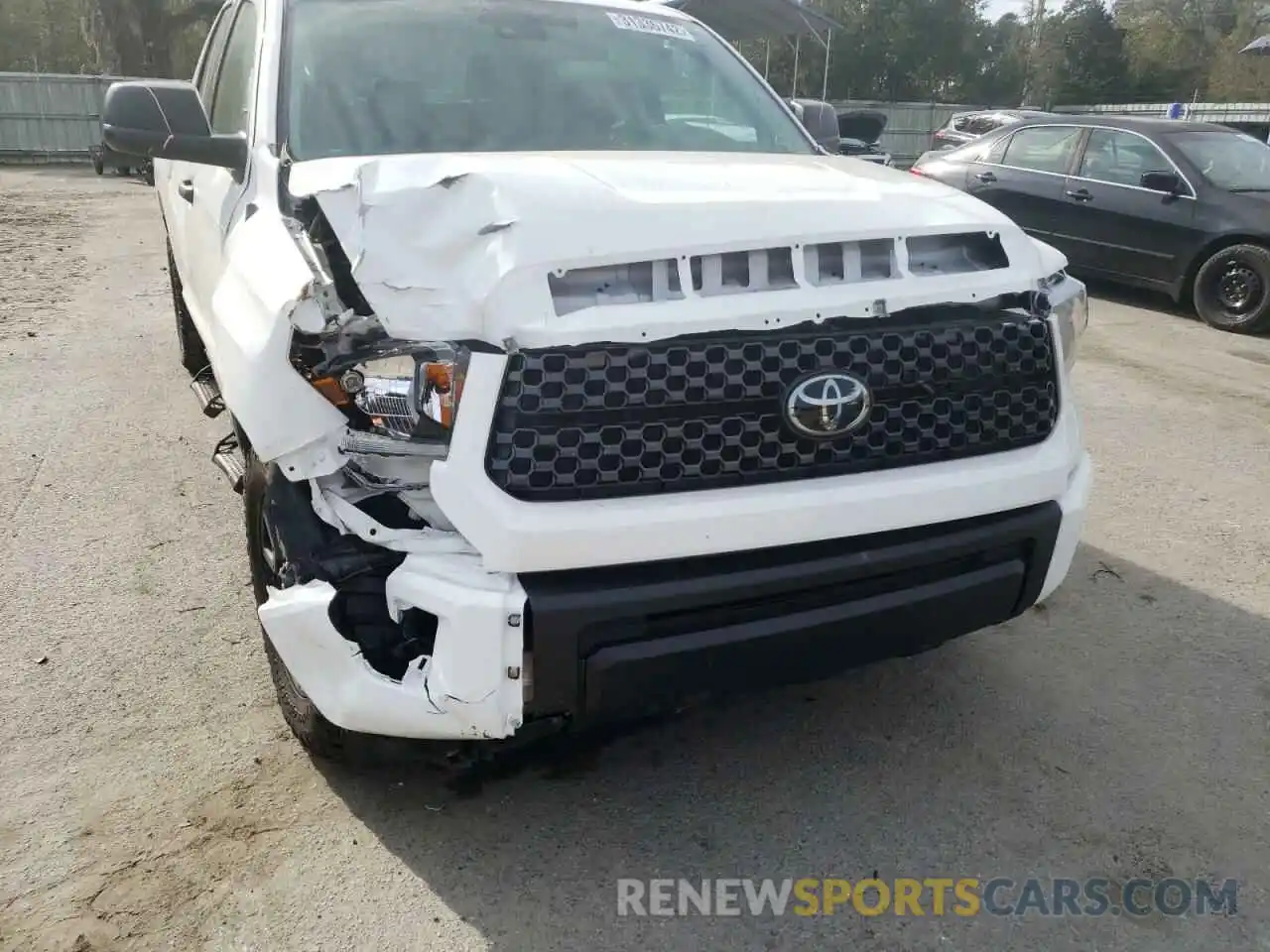 9 Photograph of a damaged car 5TFRY5F1XKX255343 TOYOTA TUNDRA 2019