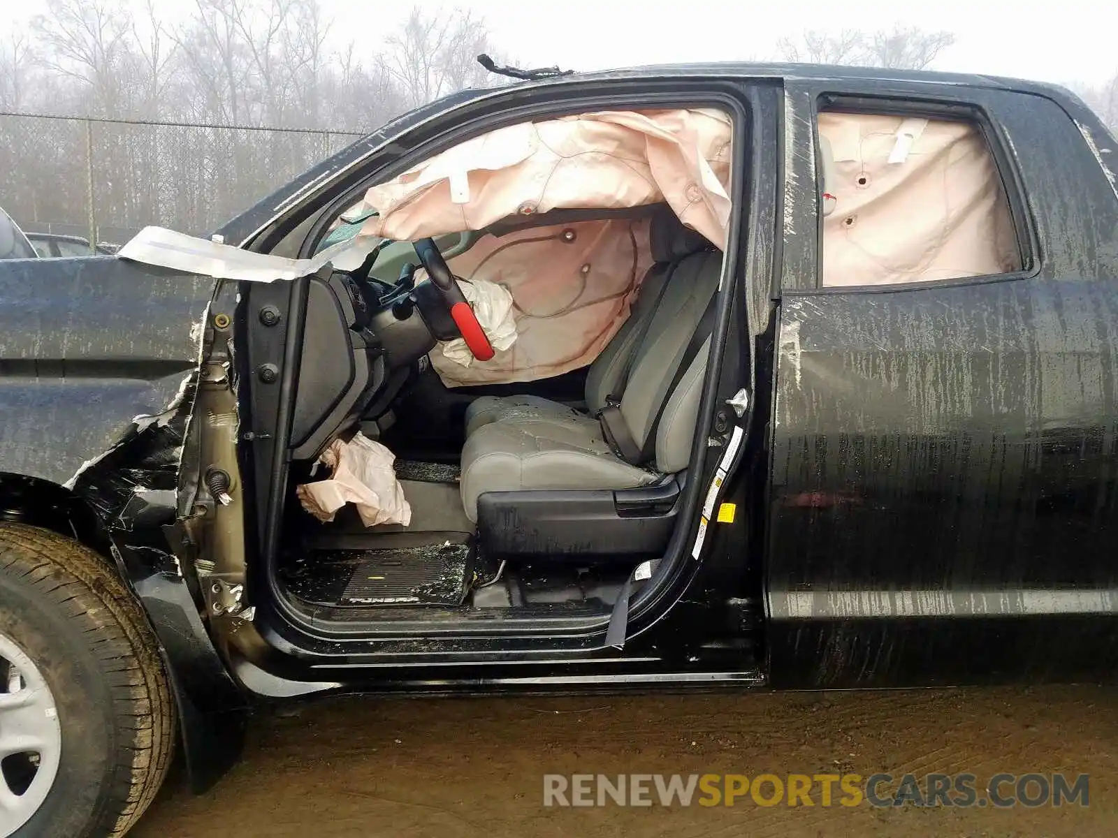 9 Photograph of a damaged car 5TFUM5F10KX082261 TOYOTA TUNDRA 2019