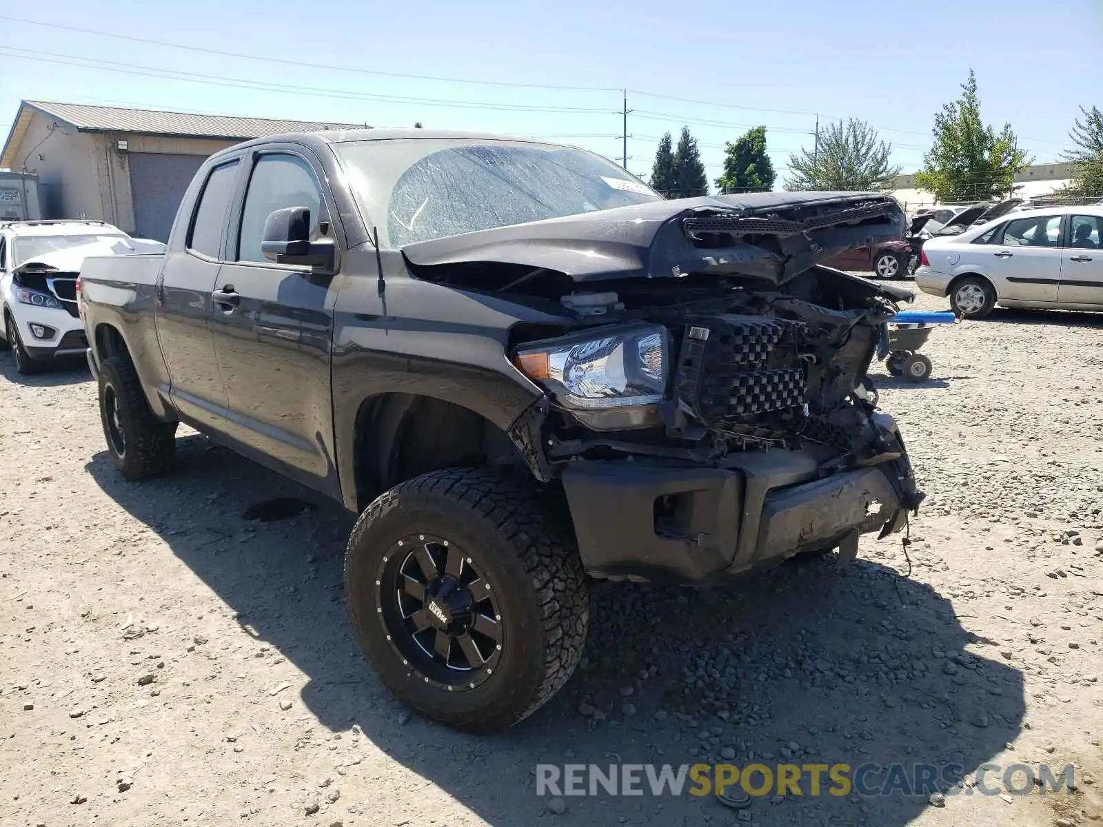 1 Photograph of a damaged car 5TFUM5F10KX082454 TOYOTA TUNDRA 2019